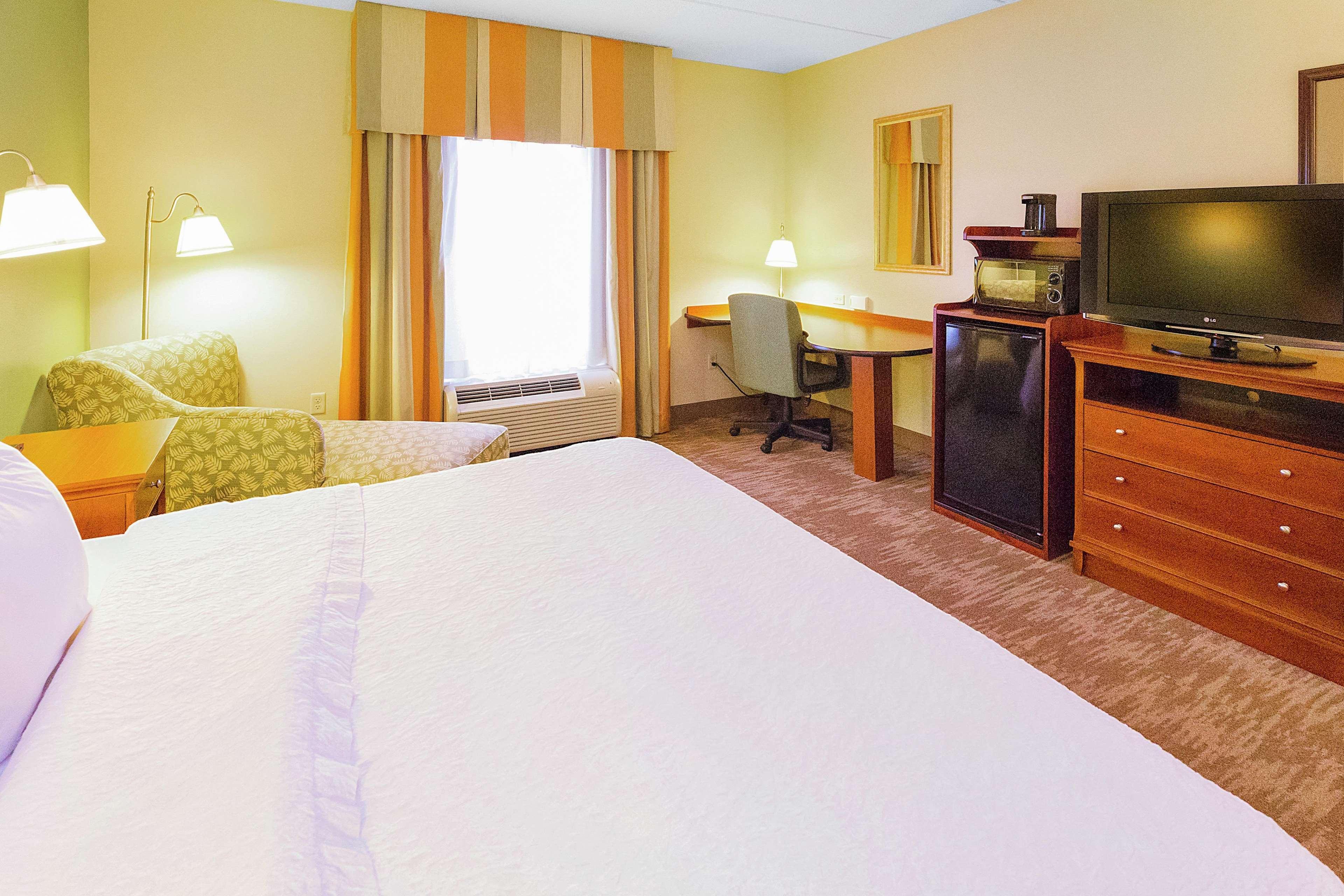 Hampton & Hotel