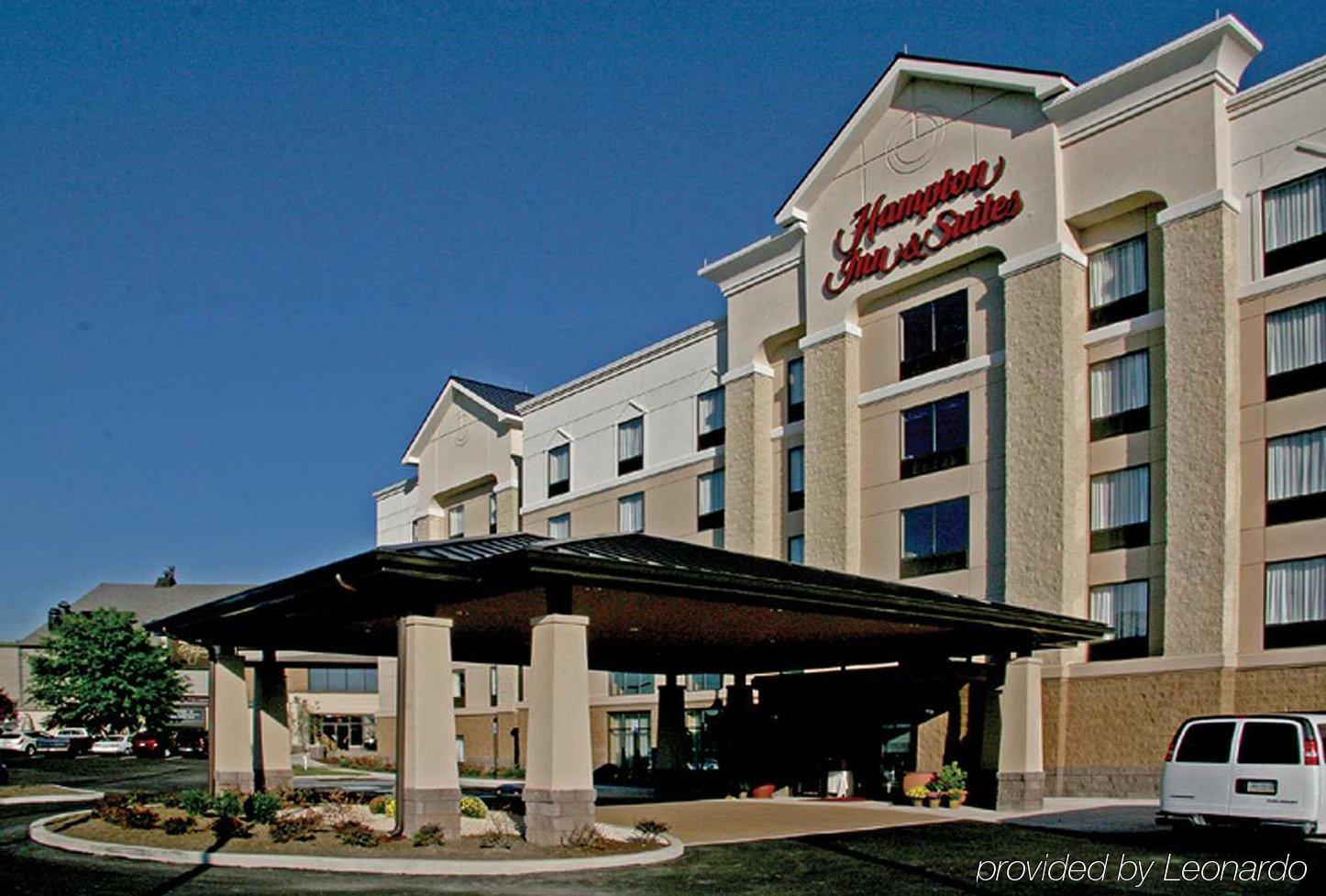 Hampton & Hotel