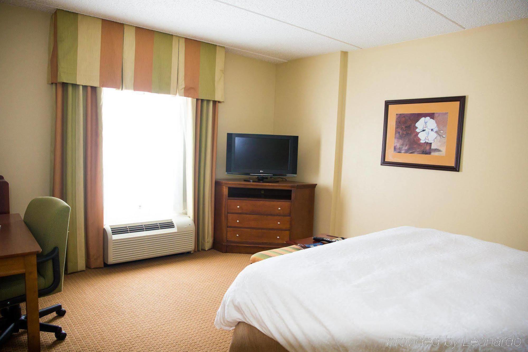 Hampton & Hotel